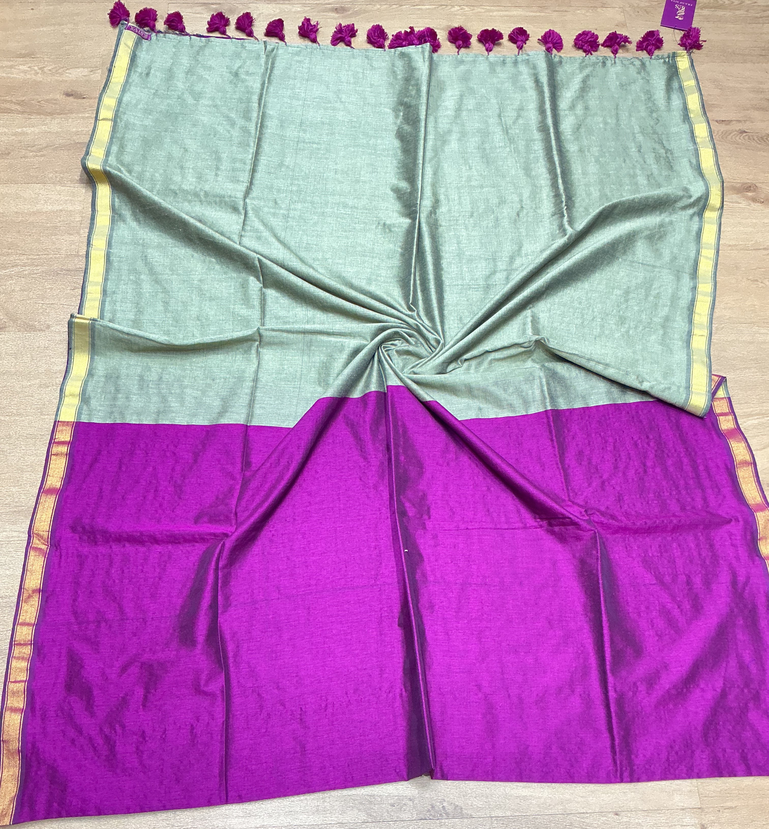  Handwoven acrylic Saree : Elegant Dual-tone Design ERA OF SIYA SHOP NO G 1 KRISHNA PLAZA II PLOT NO 3 SECTOR 12 DWARKA NEW DELHI SOUTH WEST DELHI DELHI LANDMARK SANDOZ