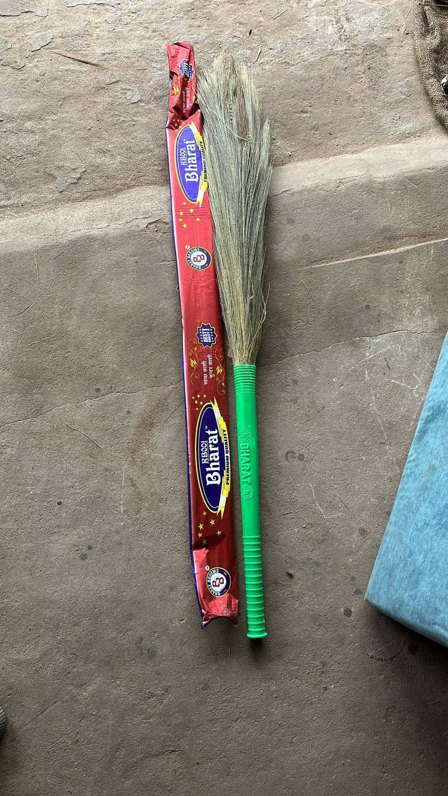 Bharat Broom KB001 in NURUDDIN SHAHIDPHOOLWARIANE Near Gate No 5 - Natural Cleaning Essential -  - Buy Online at BHARAT BROOMS