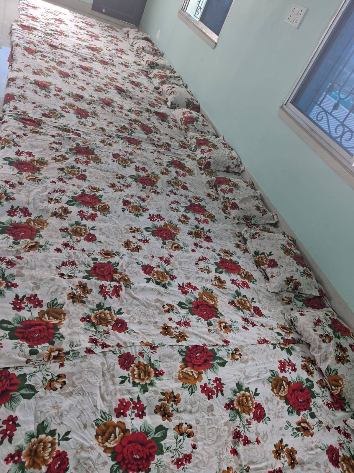 20-Person Dormitory Room – Guest House Near ISKCON Temple - Image 2