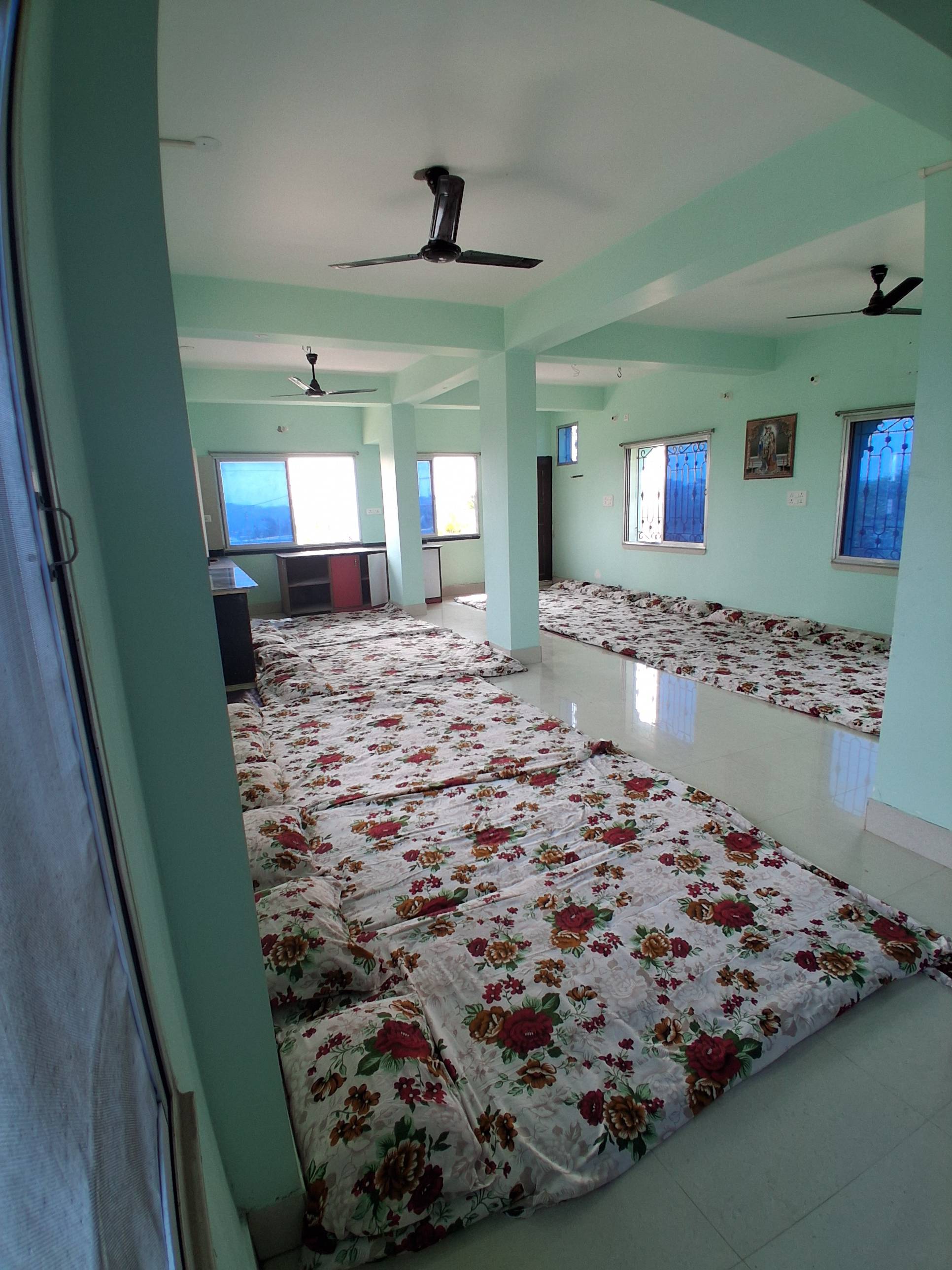 20-Person Dormitory Room – Guest House Near ISKCON Temple - Image 3