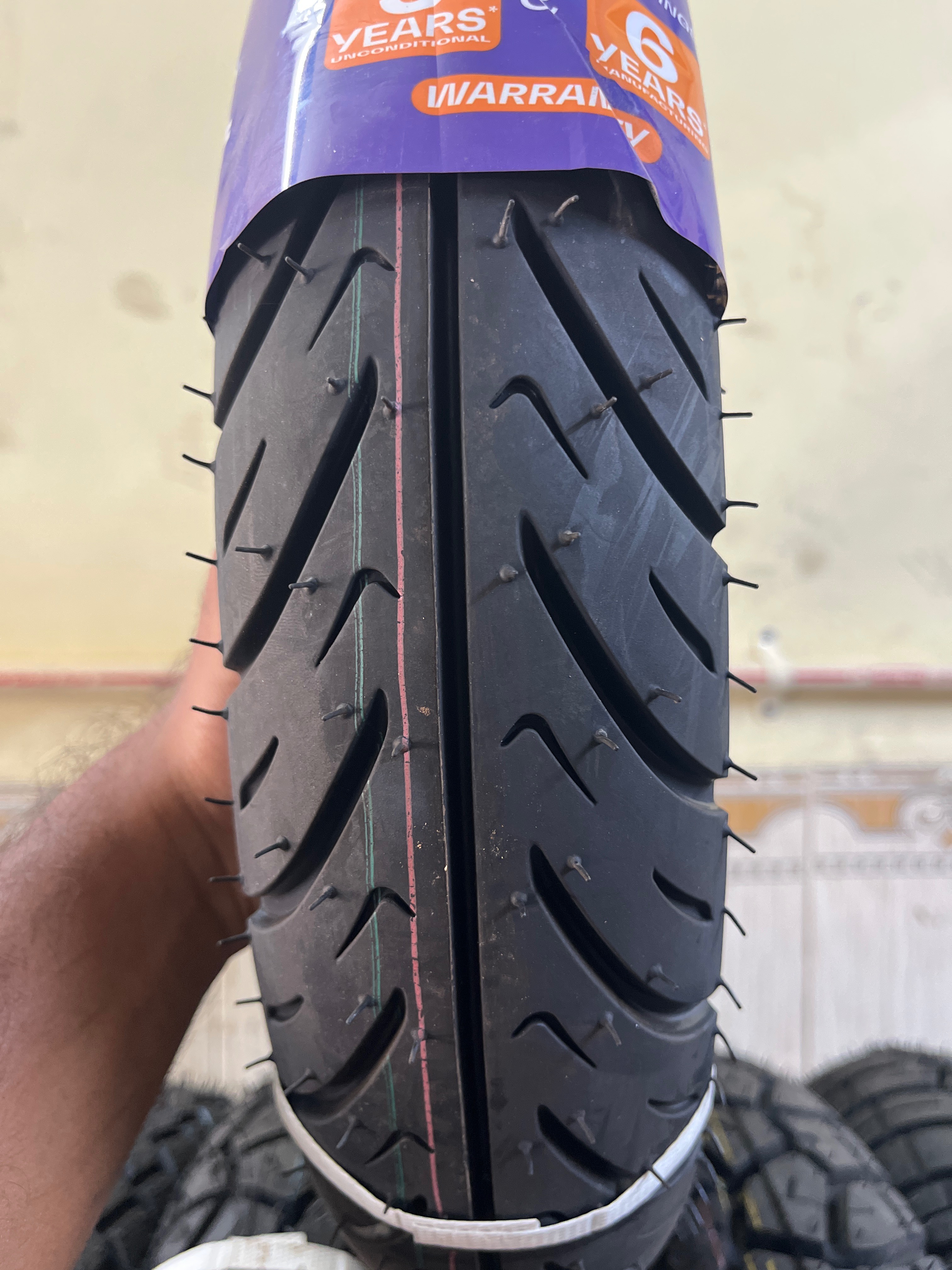 SUPER MADINA TYRES - Buy Apollo 90/100-10 Tubeless Tyre Kurnool in KURNOOL