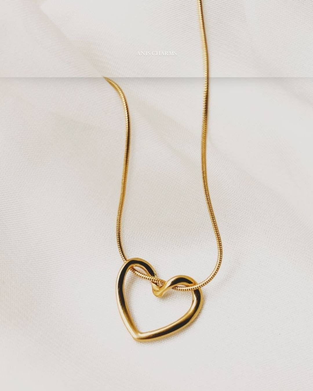 Necklace Saniya in Hyderabad: Elevate Your Style with Golden Heart Pendant -  - Buy Online at UNIQUE SPARKLETS