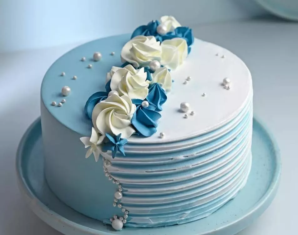 Floral Cake in Satnaur Pakhowalgarhshankar - Elegant Blue and White Decor -  - Buy Online at SHIV KARYANA STORE