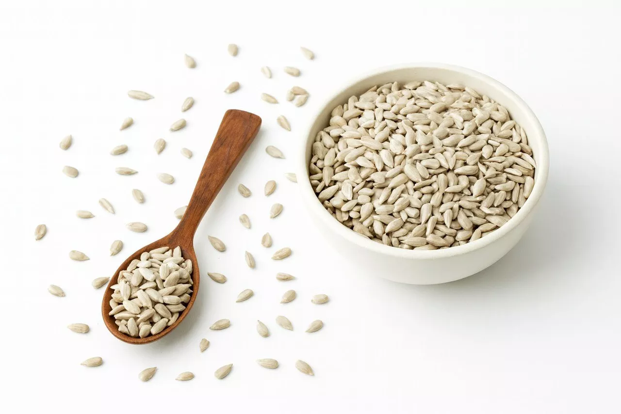 Sunflower Seeds in Delhi: Premium Raw Sunflower Seeds -  - Buy Online at VAGMINE SOUL