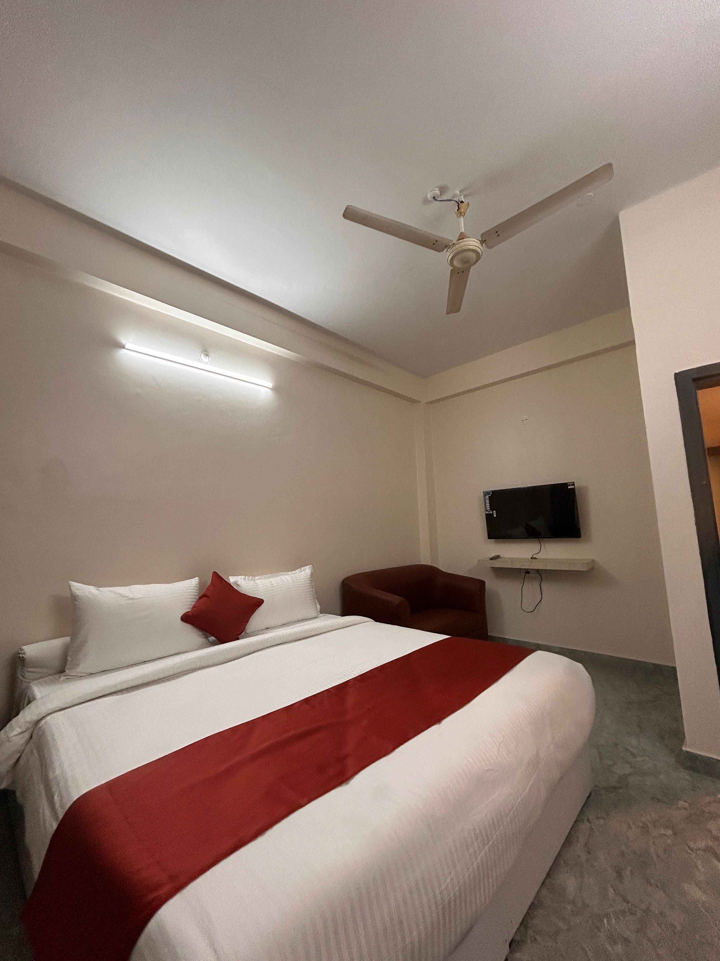 Garden View Deluxe Hotel Room - Image 1