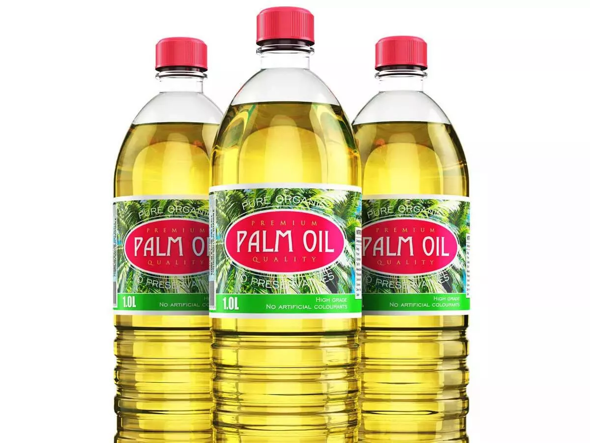 Premium palm oil in a bottle, showcasing its rich color and quality, available at SALADI SUJI KUMARI in Bhadrachalam.