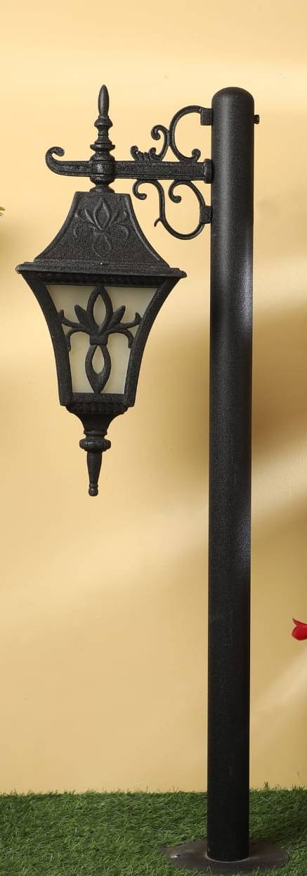 Stylish 3 feet garden poll light designed for outdoor illumination in Sri Ganganagar, enhancing garden aesthetics.