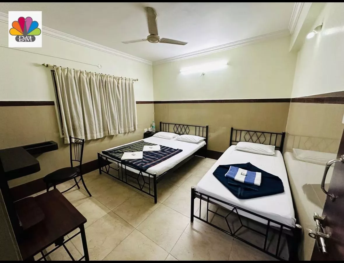 MAYUR PARADISE - Spacious 3-Bed Stay for Families & Groups non AC in Bengaluru