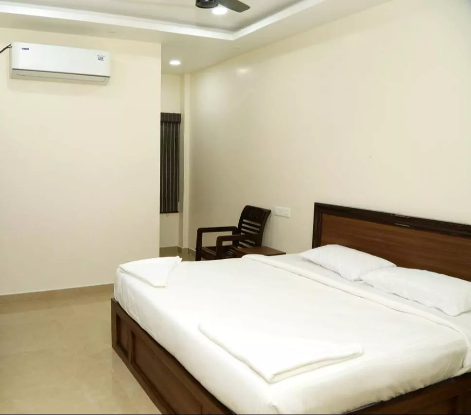 AC double room with modern furnishings and air conditioning suitable for 3 guests in Pallavaram, Chennai.