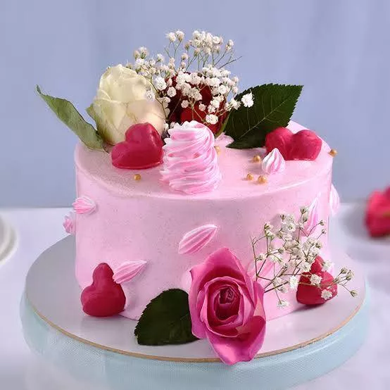 Delicious Cake with low sugar content, featuring a rich frosting, presented on a decorative plate in Sarapaka.