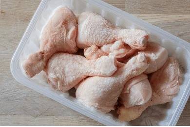 High-quality frozen chicken drumsticks from WARIS CHICKEN CORNER in Kanpur, ideal for quick meals, showcasing freshness and p