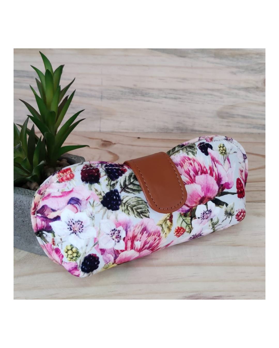 Stylish Azzraa Soft Cotton Sunglass Cover in Jaipur, featuring high-quality cotton material for protection and elegance. - Image 1