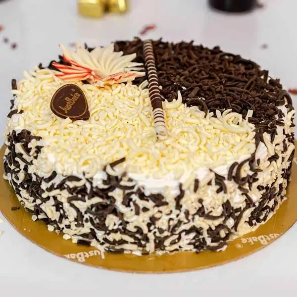 Choco Vanilla Fusion Cake featuring a rich blend of chocolate and vanilla with decorative toppings, available in JANDOLI.