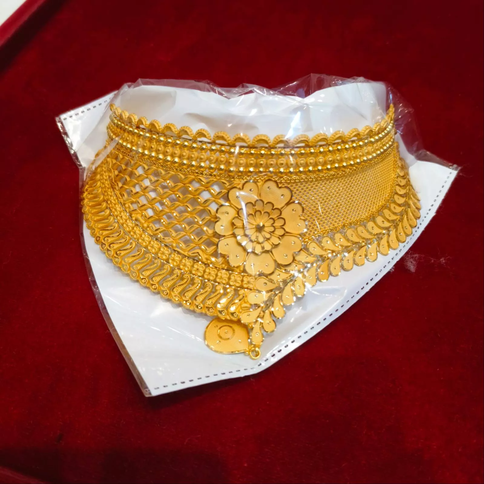 Exquisite Mangal abushan Necklace showcasing intricate craftsmanship, designed to elevate style, available at MANGAL ABHUSAN 