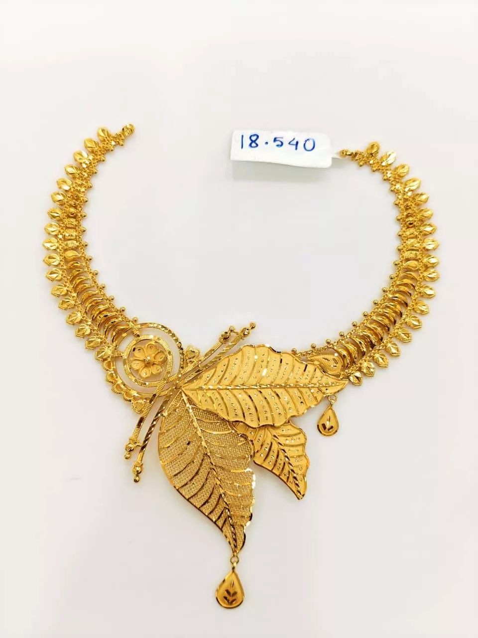 Jewelry/Elegant Gold Leaf Necklace in Bankura