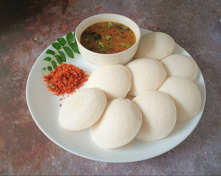 Delicious traditional South Indian idli served with chutney and sambar, Parteek Sweets and Restaurants in Chicpawan