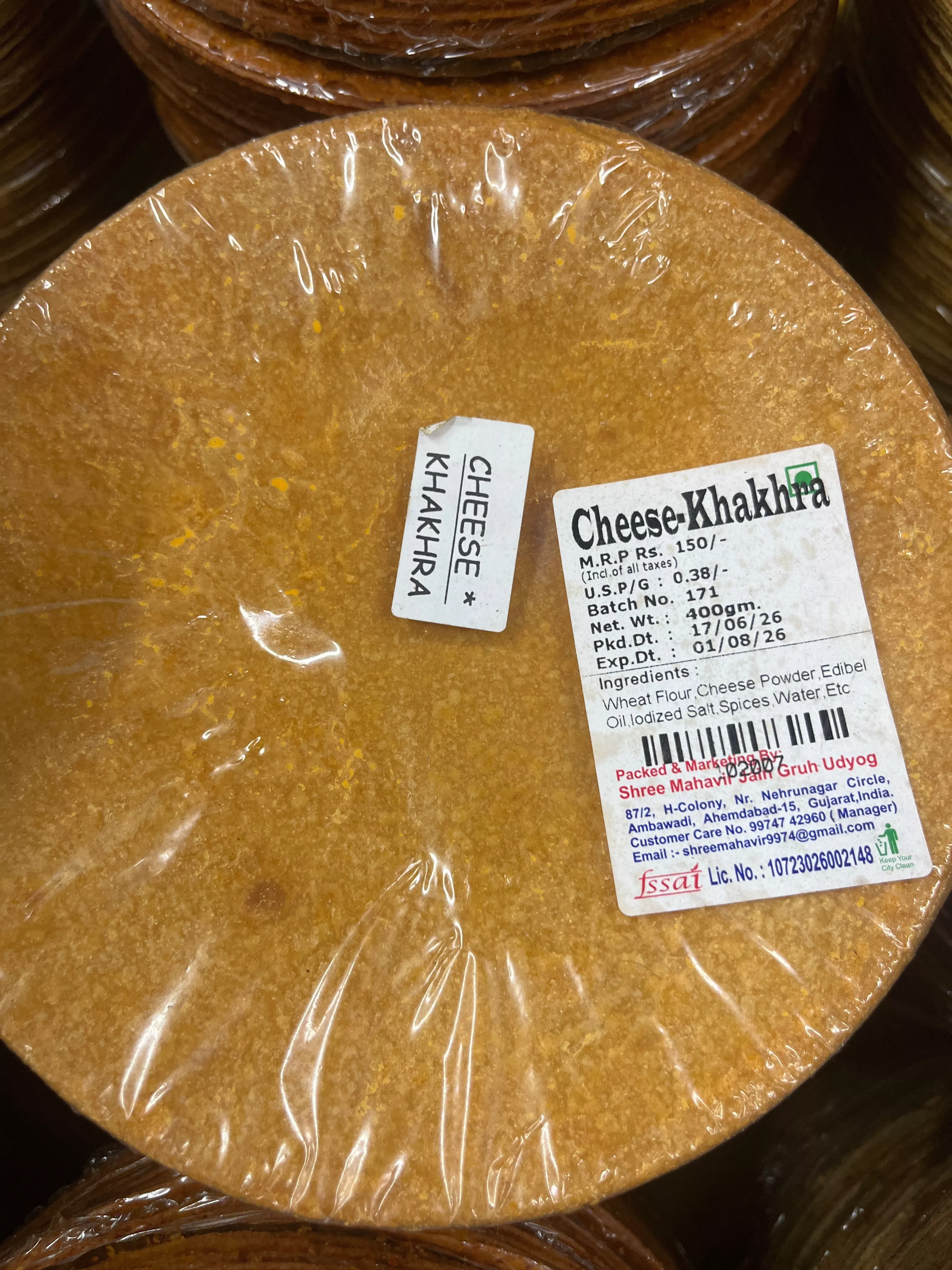 Crunchy Cheese Khakhra, a healthy snack in a 400gm pack, from SHREE MAHAVIR JAIN GRUH UDYOG in Ahmedabad, showcasing its deli