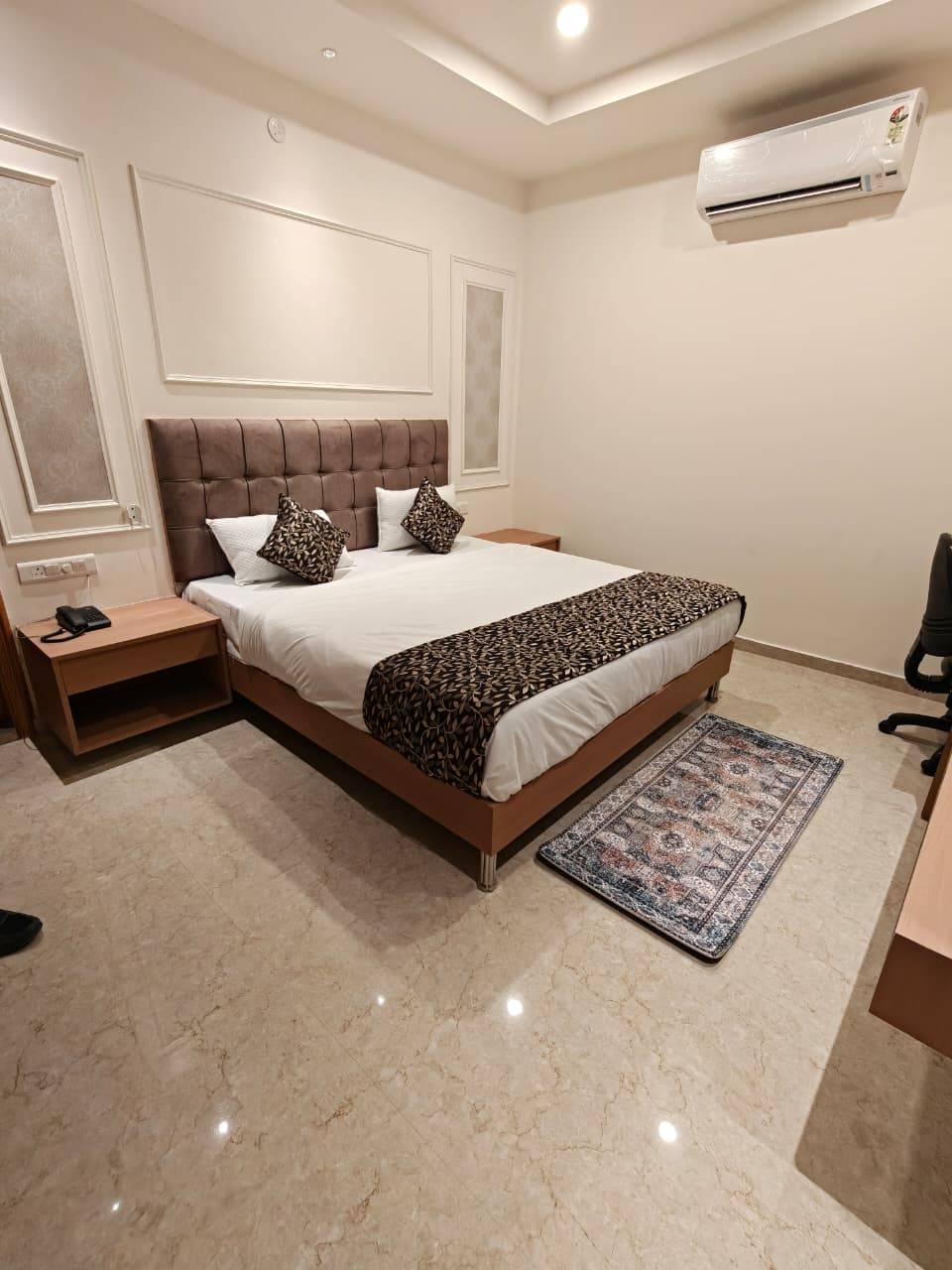 Luxurious accommodations at Rooms & Banquet Hall in Sirsa featuring Deluxe and Suite options - Image 1