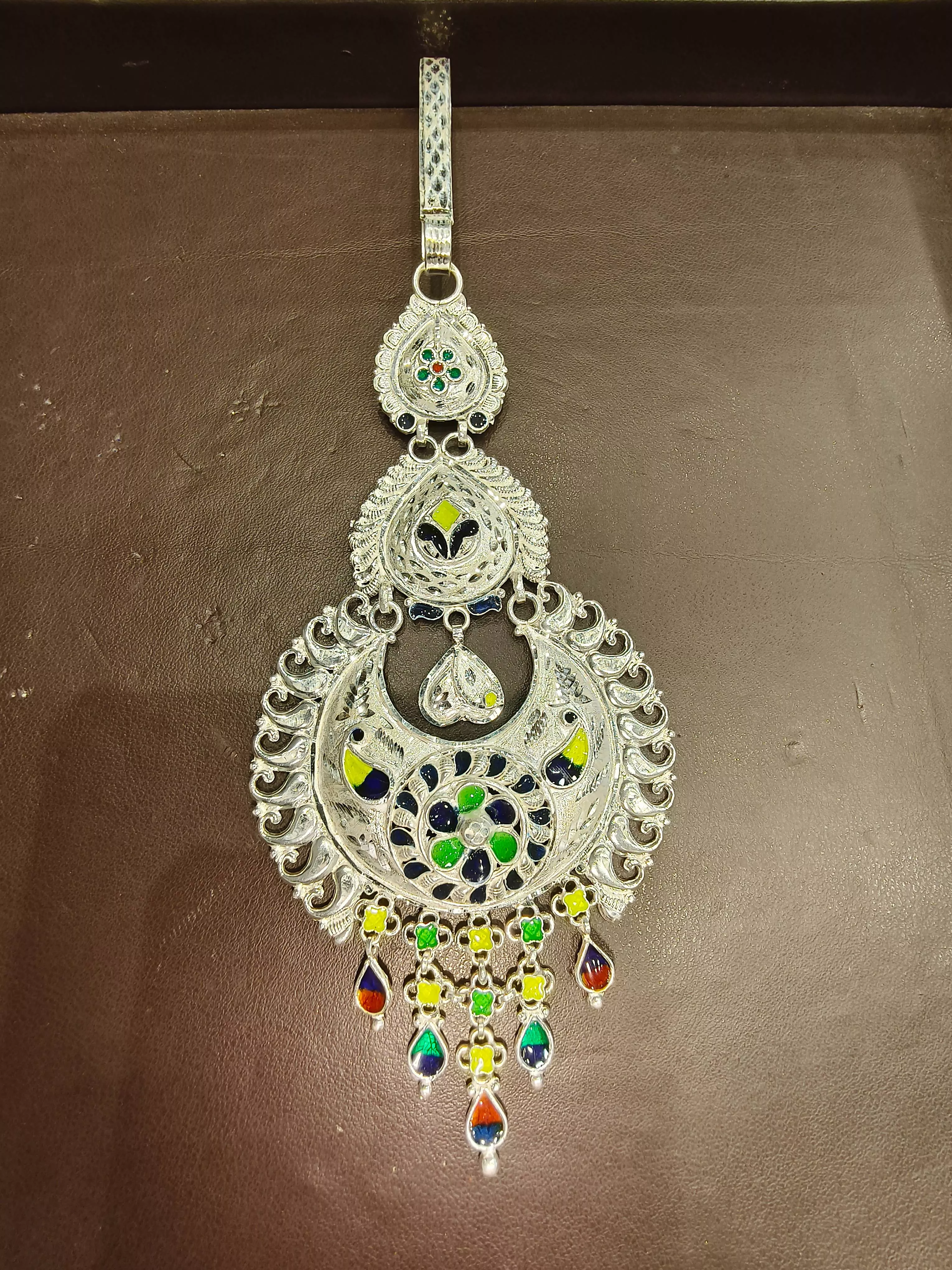 Stylish Ladies Silver Guccha displayed elegantly in TWENTYFOUR NORTH PARGANAS, showcasing a timeless design.
