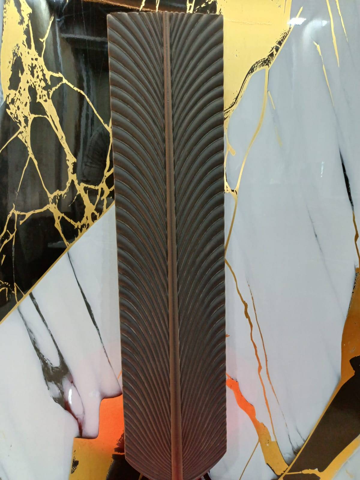 Stylish Pu feather leaf crafted from high-quality materials, showcasing its elegant design suitable for any wardrobe in Raiba - Image 2