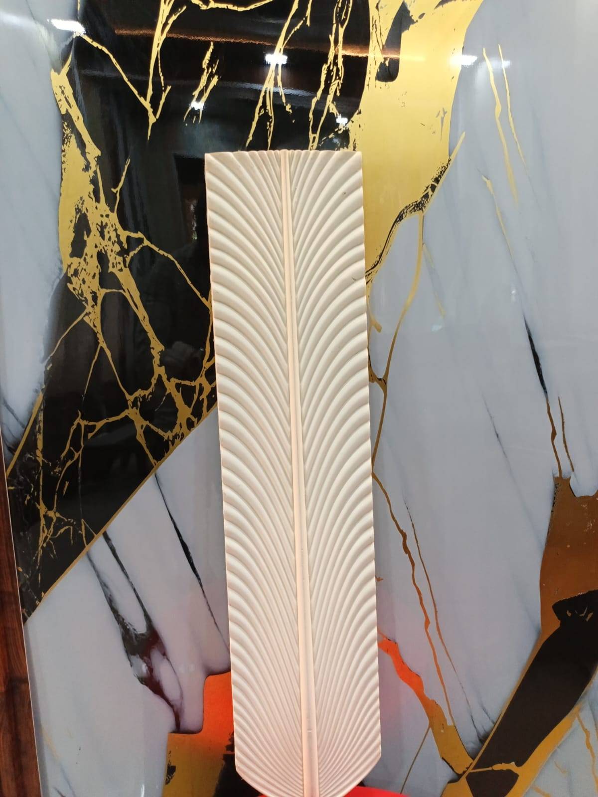 Stylish Pu feather leaf crafted from high-quality materials, showcasing its elegant design suitable for any wardrobe in Raiba - Image 4