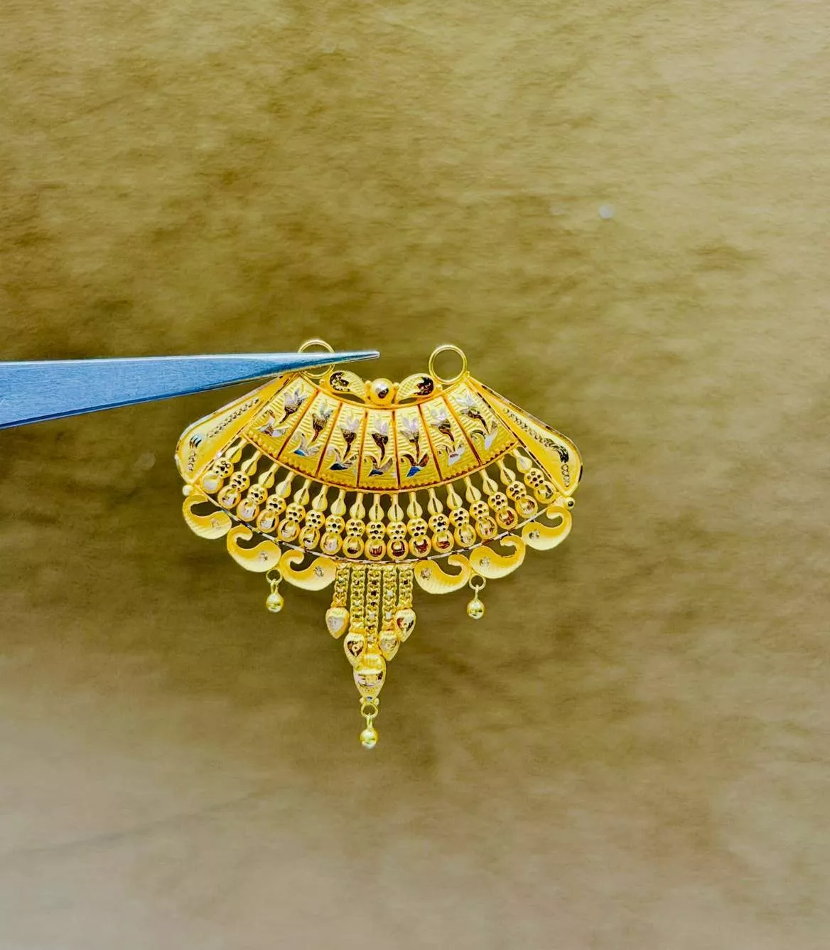 Elegant traditional gold pendant featuring detailed artistry in GYANPUR