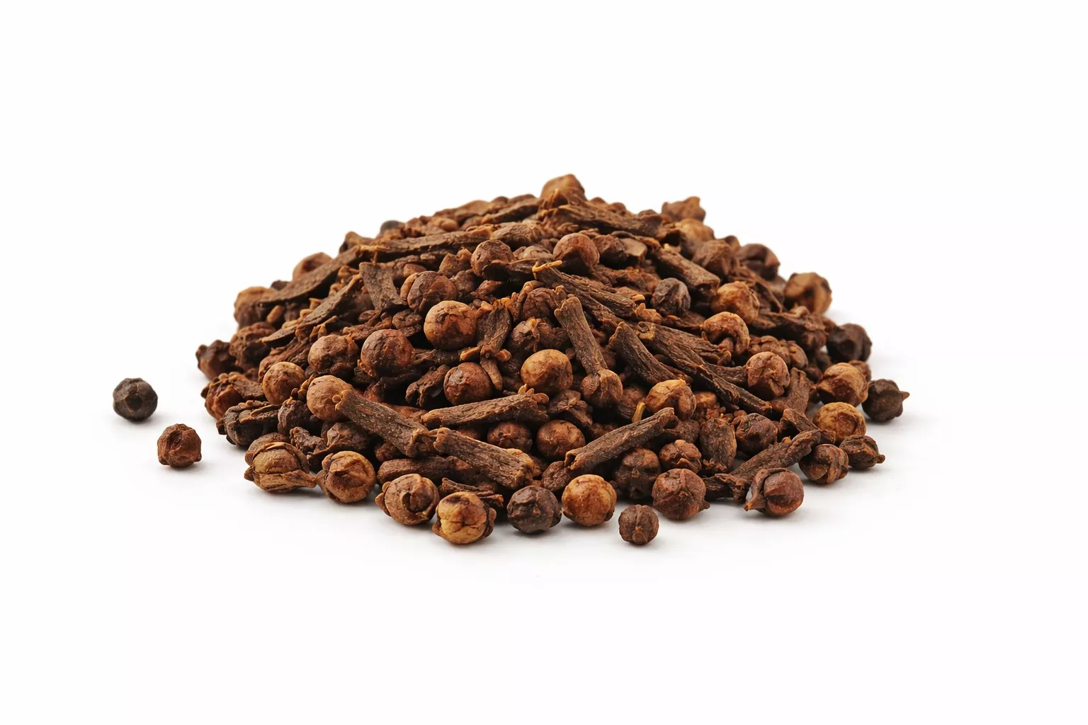 High-quality whole cloves showcased with a rustic background in New Delhi