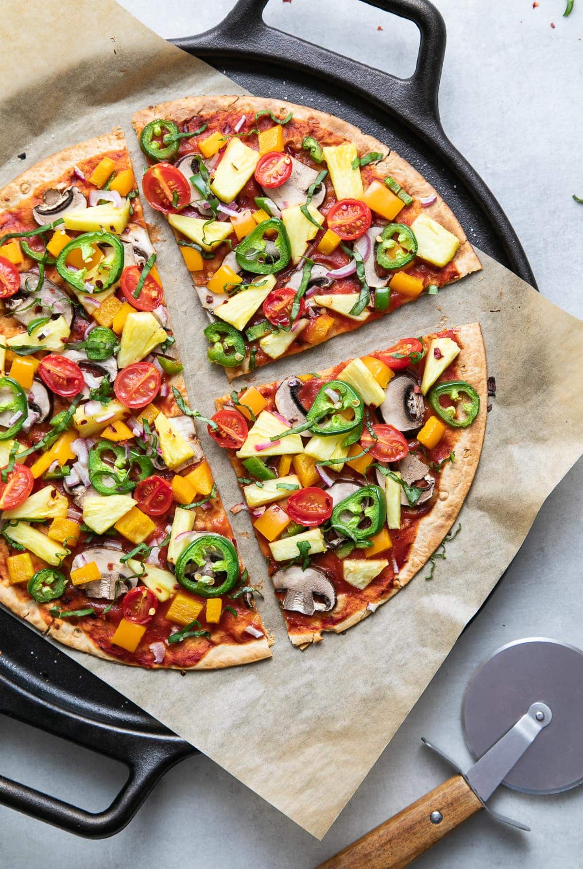 Veg Supreme Pizza-https://media.vyaparify.com/vcards/products/92392/pineapple-veggie-lovers-pizza_7.jpg Image