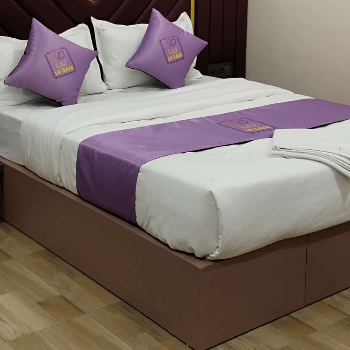 Bedsheet-https://media.vyaparify.com/vcards/products/98328/product_1733656838.png Image