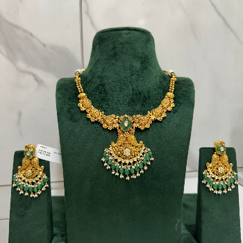 Antique Jadau Necklace-https://media.vyaparify.com/vcards/products/99059/product_1733890610.png Image