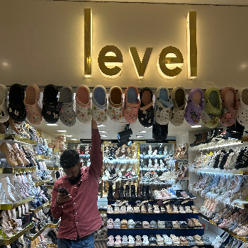 Shoes-https://media.vyaparify.com/vcards/products/99425/product_1734081446.png Image