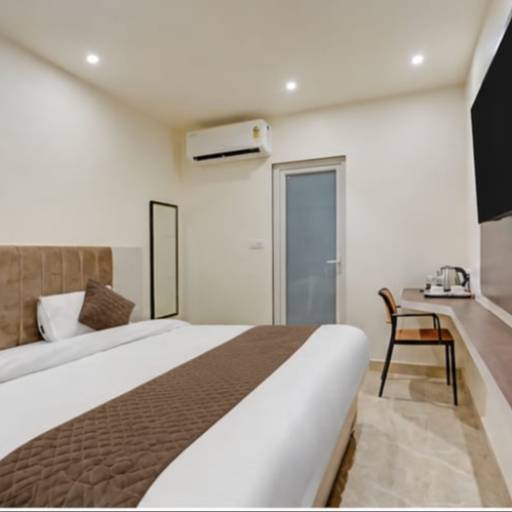 Deluxe AC Room in Varanasi | Luxury Stay